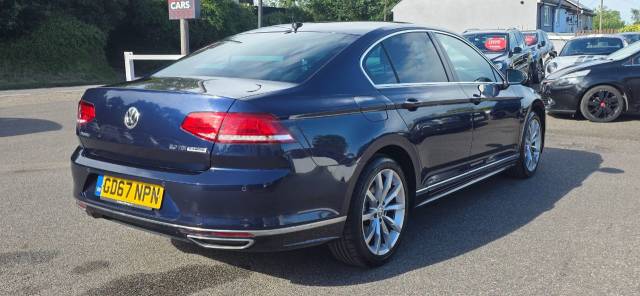 2017 Volkswagen Passat 2.0 TDI R-Line 4dr DSG [Panoramic Roof]