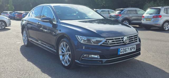 2017 Volkswagen Passat 2.0 TDI R-Line 4dr DSG [Panoramic Roof]