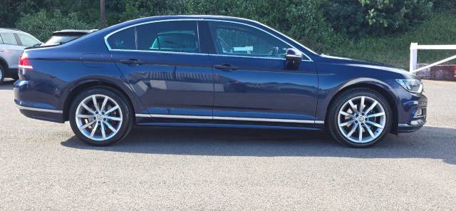 2017 Volkswagen Passat 2.0 TDI R-Line 4dr DSG [Panoramic Roof]