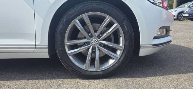 2017 Volkswagen Passat 1.8 TSI 180 GT 4dr DSG [Panoramic Roof]